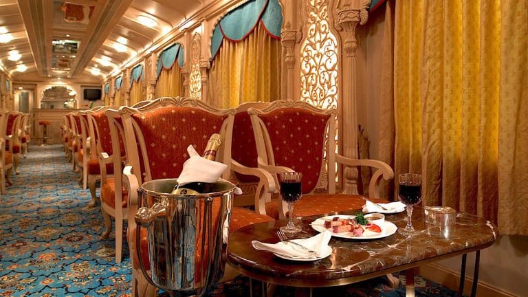 train luxueux suisse